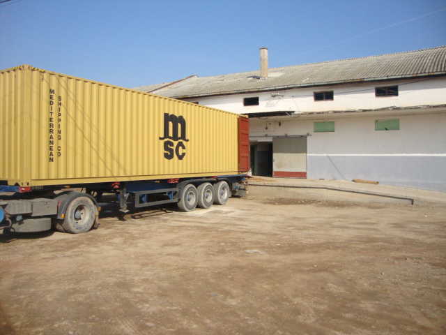 Трговија со кожиЛуна Комерц е регистрирана во Македонскиот и Европскиот регистар за извозни фирми за кожи со регистарски број MK 62 IKB